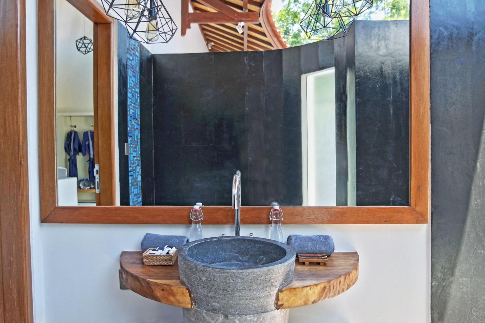 Stay Shark Villas Gili Air Dış mekan fotoğraf